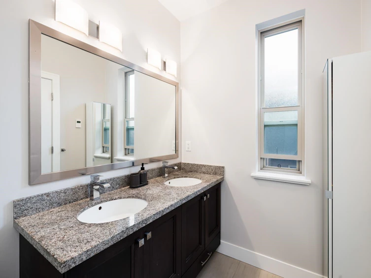 9-897 Premier Street, North Vancouver, BC, V7J 2G7 - 17