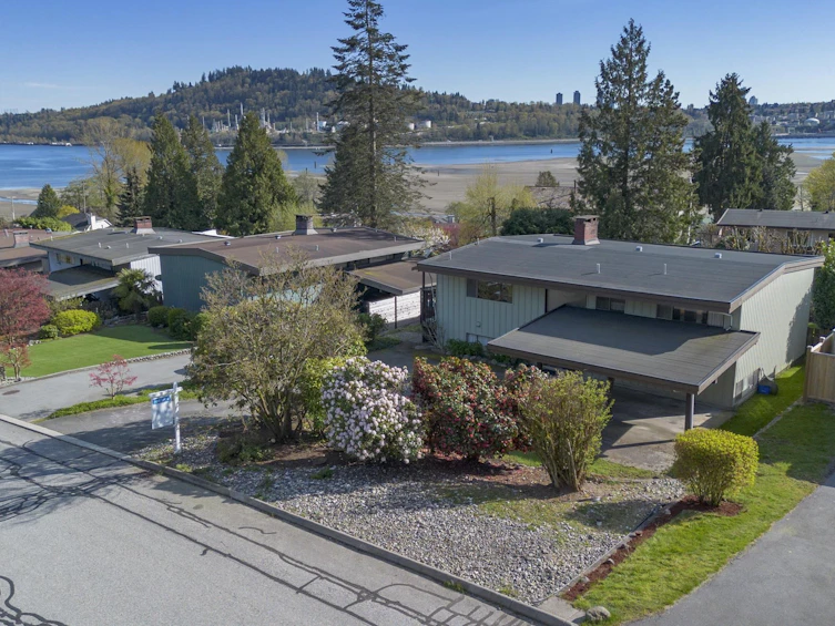 581 Ellis Street, North Vancouver, BC, V7H 2G8 - 2