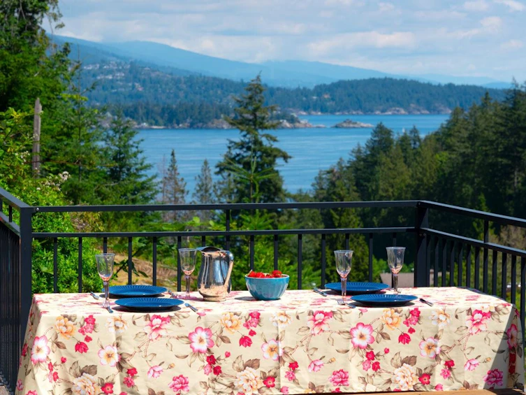 889 Cowan Point Drive, Bowen Island, BC, V0N 1G2
