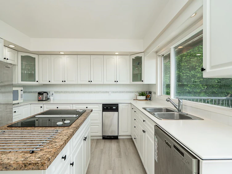 2948 Roseglen Court, Burnaby, BC, V5A 3W4 - 15