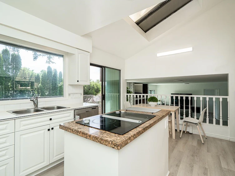 2948 Roseglen Court, Burnaby, BC, V5A 3W4 - 16