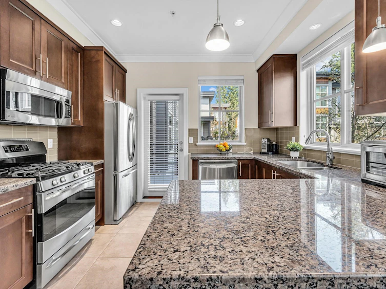 6-3025 Baird Road, North Vancouver, BC, V7K 2G5 - 8