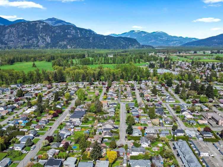 9742 Hillier Street, Chilliwack, BC, V2P 4K3 - 2
