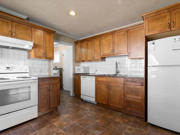 9742 Hillier Street, Chilliwack, BC, V2P 4K3 - 9