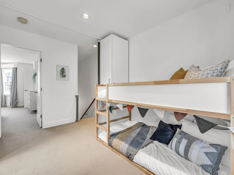 1361 W 7th Avenue, Vancouver, BC, V6H 1B8 - 18