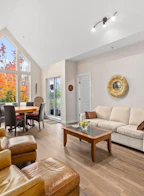 403 678 W Queens Road
