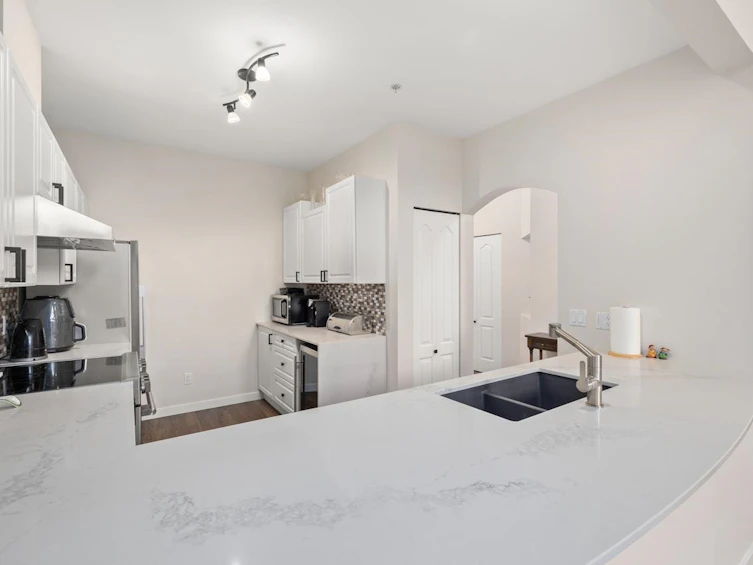 403-678 W Queens Road, North Vancouver, BC, V7N 2L3 - 8
