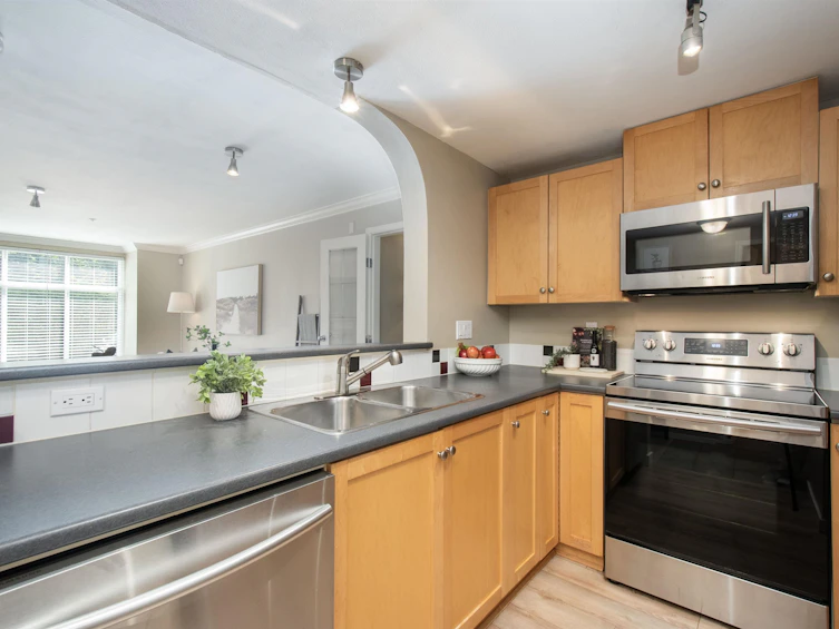 109-1111 Lynn Valley Road, North Vancouver, BC, V7J 3V4 - 12