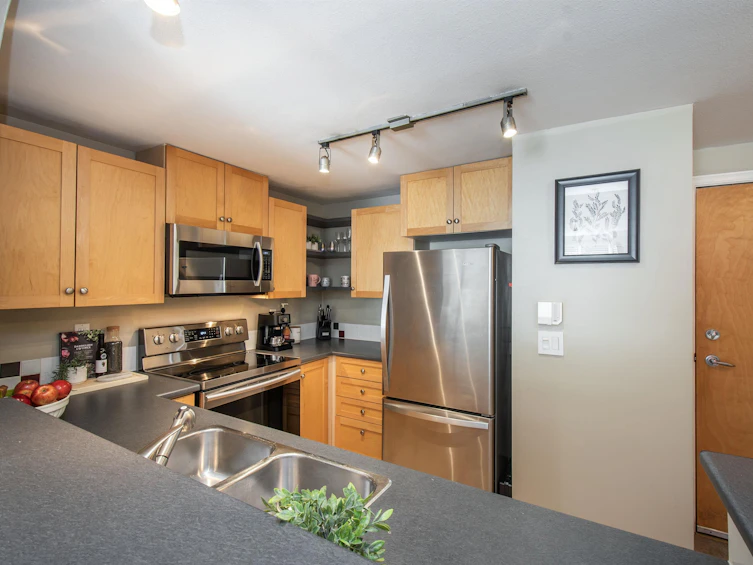 109-1111 Lynn Valley Road, North Vancouver, BC, V7J 3V4 - 10