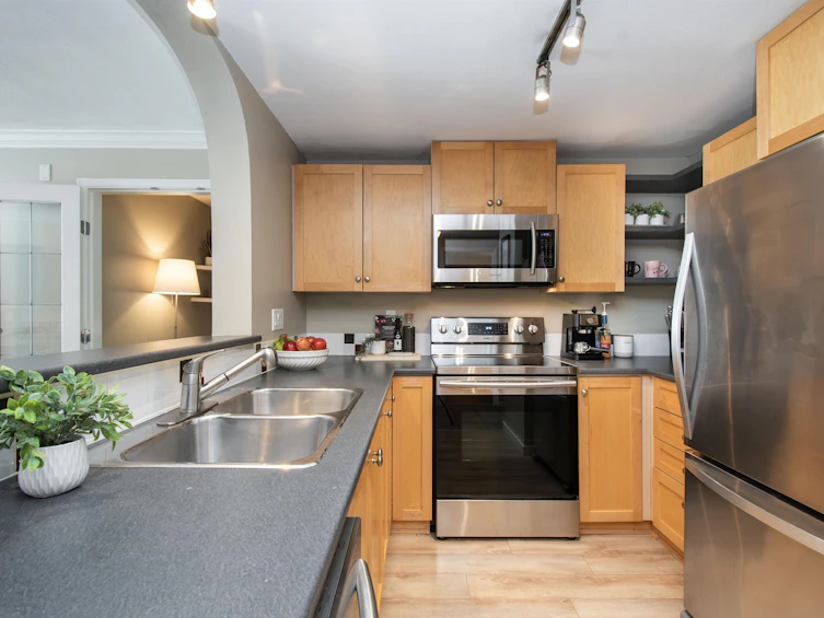 109-1111 Lynn Valley Road, North Vancouver, BC, V7J 3V4 - 11