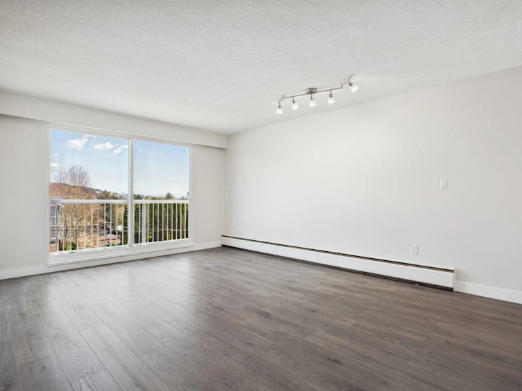 205-371 Ellesmere Avenue, Burnaby, BC, V5B 3T1 - 2