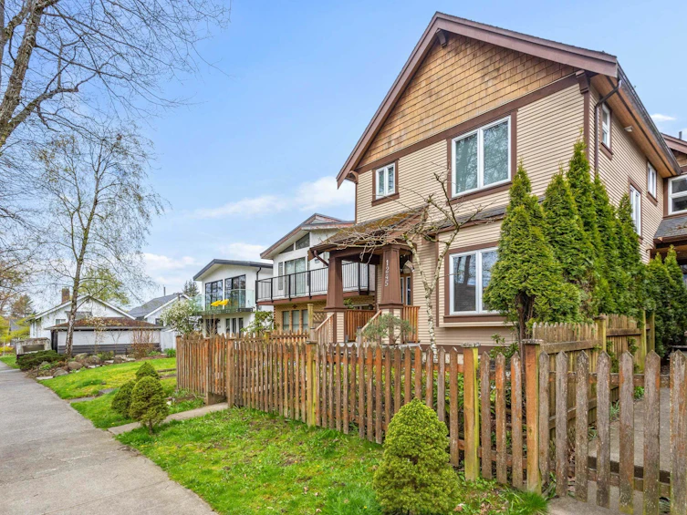 1247 E 23rd Avenue, Vancouver, BC, V5V 1Z1 - 23