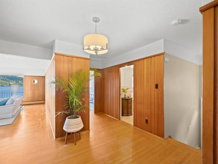 4489 Stonehaven Avenue, North Vancouver, BC, V7G 1E7 - 16