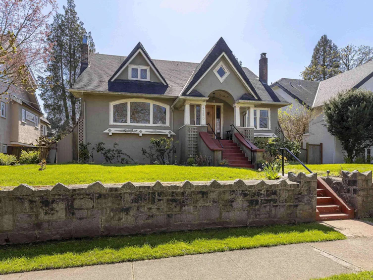 4250 W 9th Avenue, Vancouver, BC, V6R 2C5 - 3