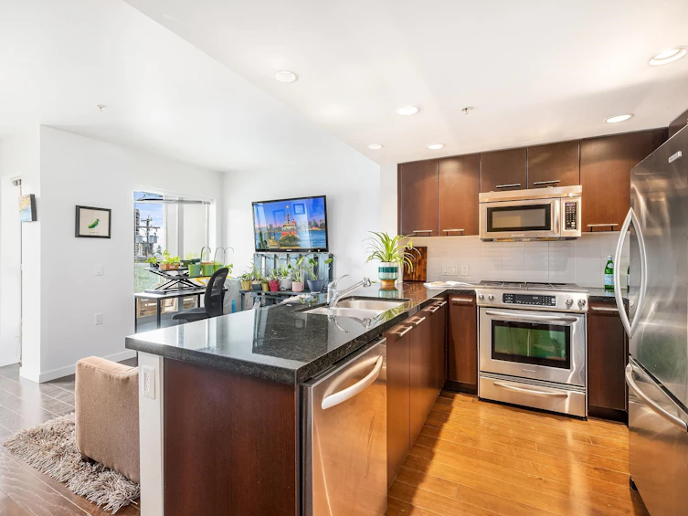 207-1288 Chesterfield Avenue, North Vancouver, BC, V7M 0B1 - 3