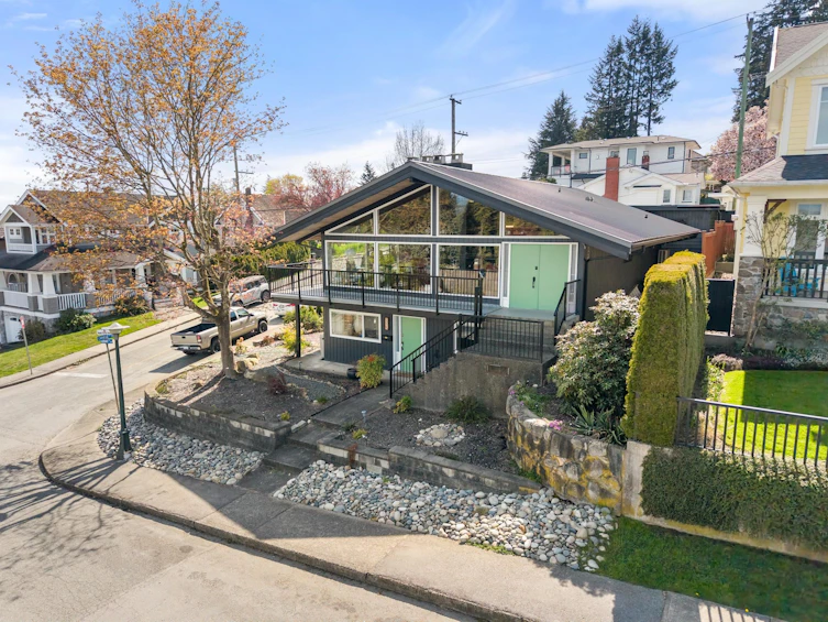 822 Burnaby Street, New Westminster, BC, V3L 4V9 - 2