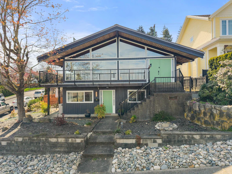 822 Burnaby Street, New Westminster BC V3L 4V9