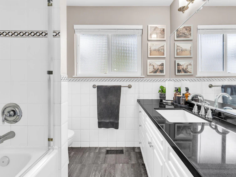 1601 Holdom Avenue, Burnaby, BC, V5B 3V7 - 16