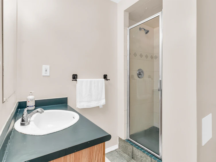 1601 Holdom Avenue, Burnaby, BC, V5B 3V7 - 20