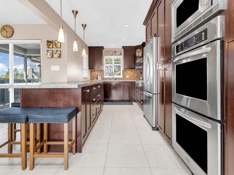 1601 Holdom Avenue, Burnaby, BC, V5B 3V7 - 8