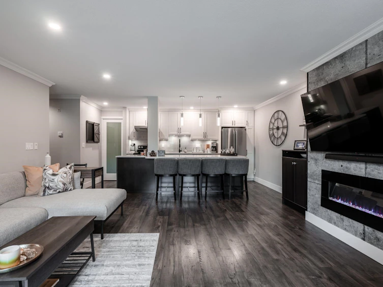 208-1441 Blackwood Street, Surrey, BC, V4B 3V6 - 3