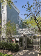 201 685 W 7th Avenue