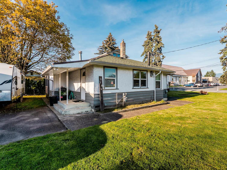 9385 Broadway Street, Chilliwack, BC, V2P 5T8 - 9