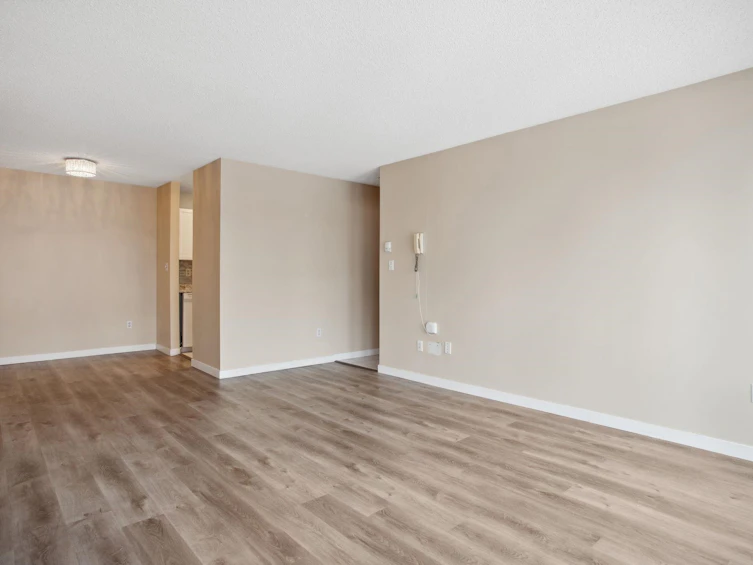 201-1860 E Southmere Crescent, Surrey, BC, V4A 6Y7 - 7