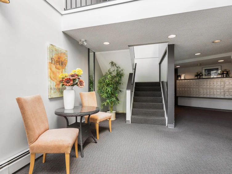 201-1860 E Southmere Crescent, Surrey, BC, V4A 6Y7 - 3