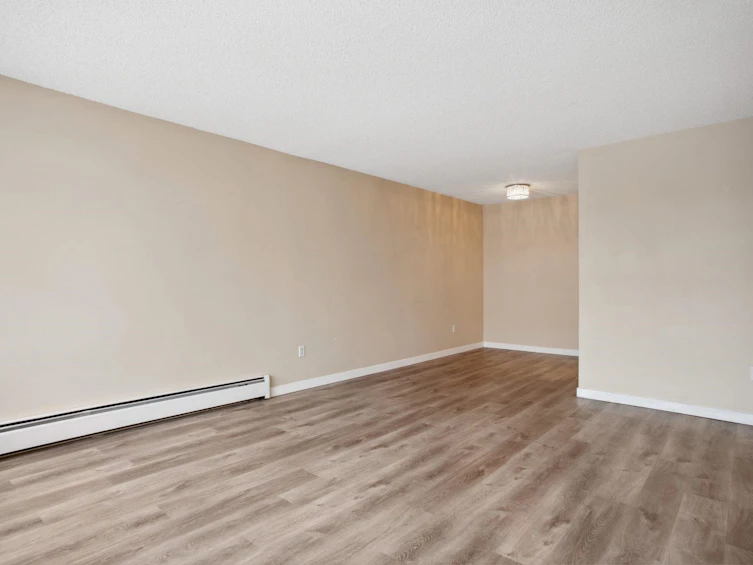201-1860 E Southmere Crescent, Surrey, BC, V4A 6Y7 - 5