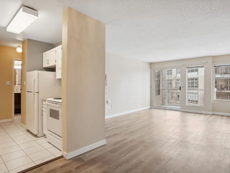 201-1860 E Southmere Crescent, Surrey, BC, V4A 6Y7 - 8