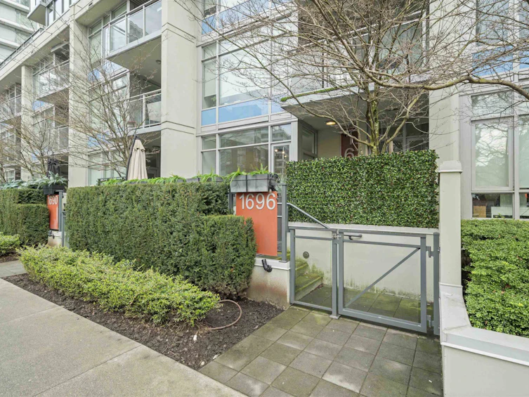 1696 Quebec Street, Vancouver, BC, V6A 3L6 - 19