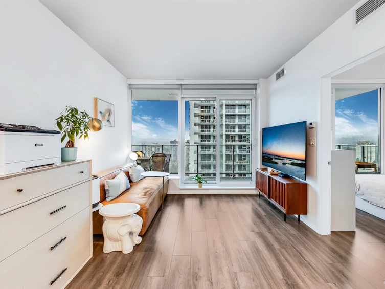 2001-3888 Evergreen Place, Burnaby, BC, V3J 0M3 - 3