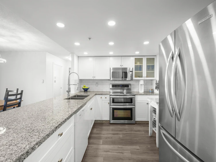 408-200 Newport Drive, Port Moody, BC, V3H 5B7 - 2