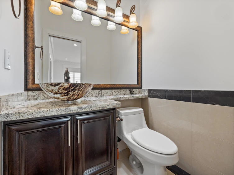6760 Waltham Avenue, Burnaby, BC, V5H 3V8 - 9
