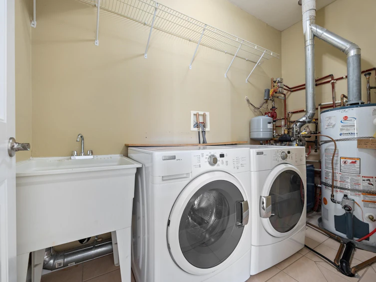 6760 Waltham Avenue, Burnaby, BC, V5H 3V8 - 10