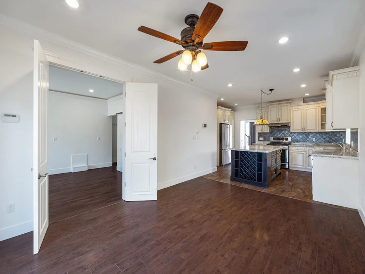 6760 Waltham Avenue, Burnaby, BC, V5H 3V8 - 18