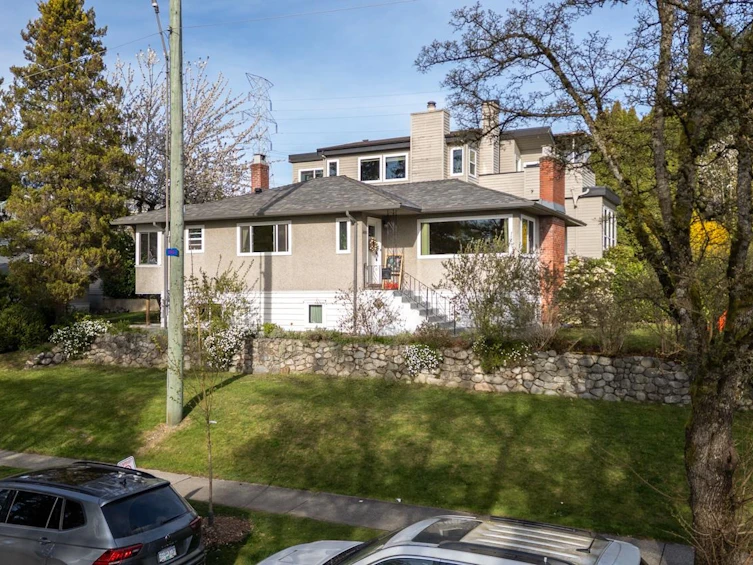3605 Oxford Street, Vancouver, BC, V5K 1P4 - 2