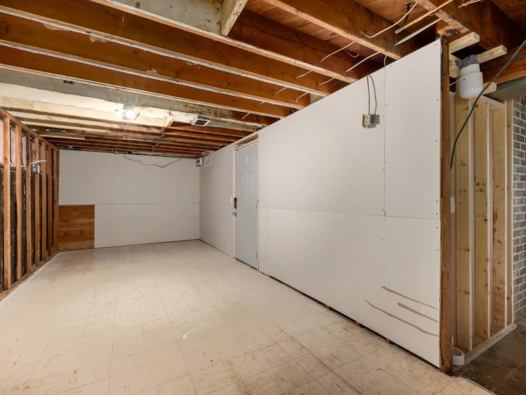 3605 Oxford Street, Vancouver, BC, V5K 1P4 - 17