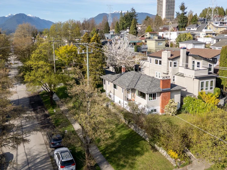 3605 Oxford Street, Vancouver, BC, V5K 1P4 - 24