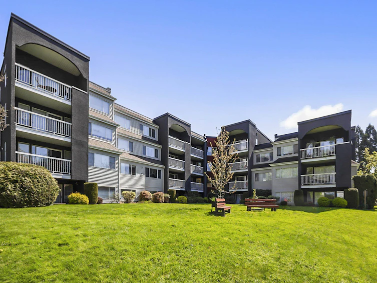 312-5700 200 Street, Langley, BC, V3A 7S6 - 5