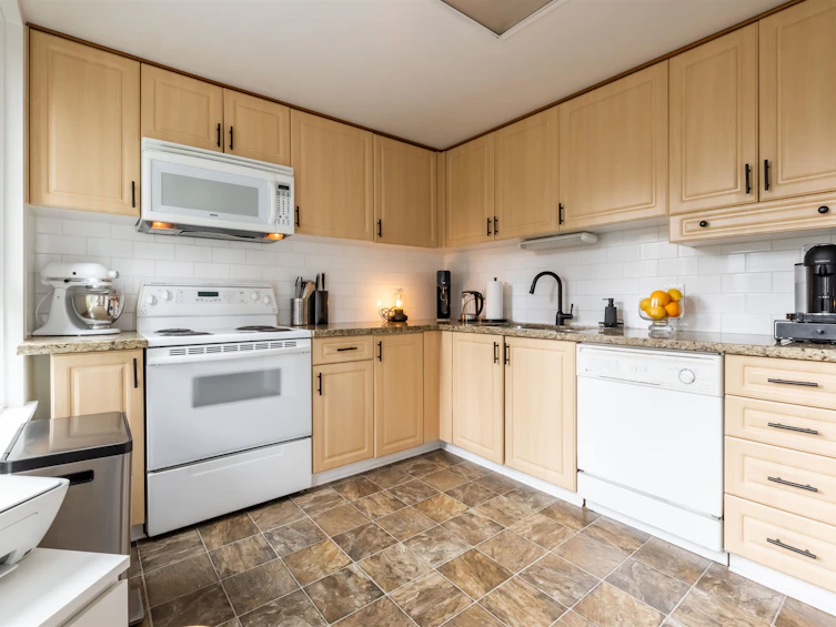 802-6152 Kathleen Avenue, Burnaby, BC, V5H 4K8 - 12