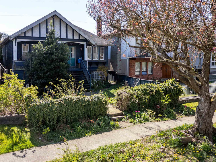 2938 E 27th Avenue, Vancouver, BC, V5R 1N8 - 3