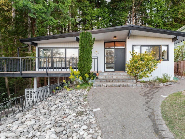868 Prospect Avenue, North Vancouver, BC, V7R 2M3 - 2