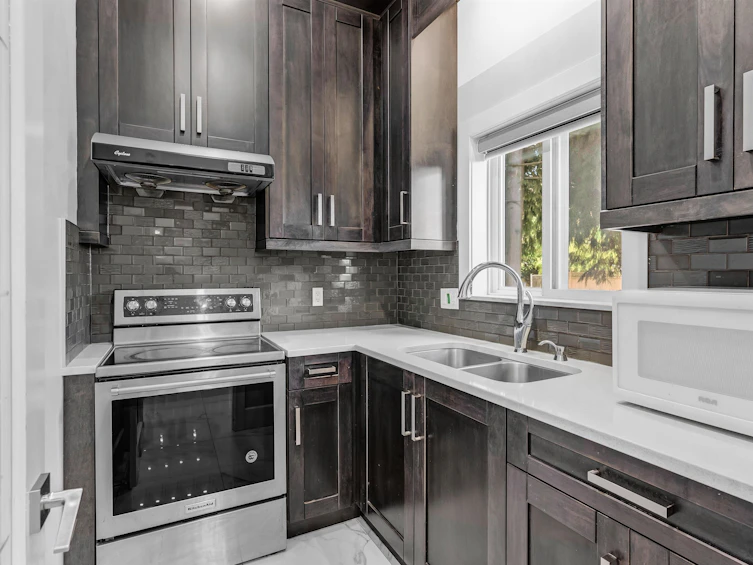 8646 154a Street, Surrey, BC, V3S 3N8 - 8