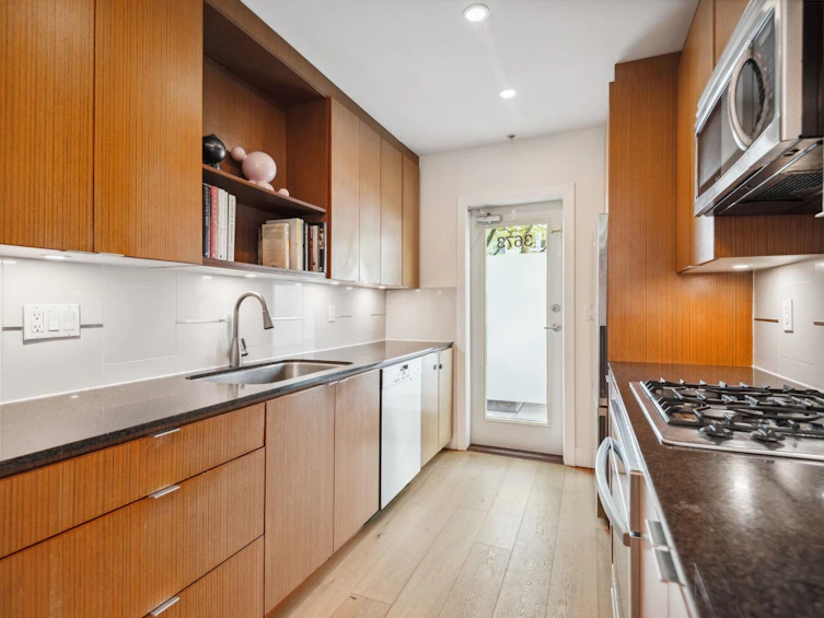 3673 Commercial Street, Vancouver, BC, V5N 4G1 - 6