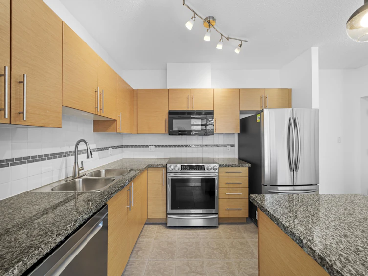 206-5611 Goring Street, Burnaby, BC, V5B 0A3 - 13