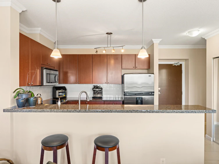 1902-15 E Royal Avenue, New Westminster, BC, V3L 0A9 - 12