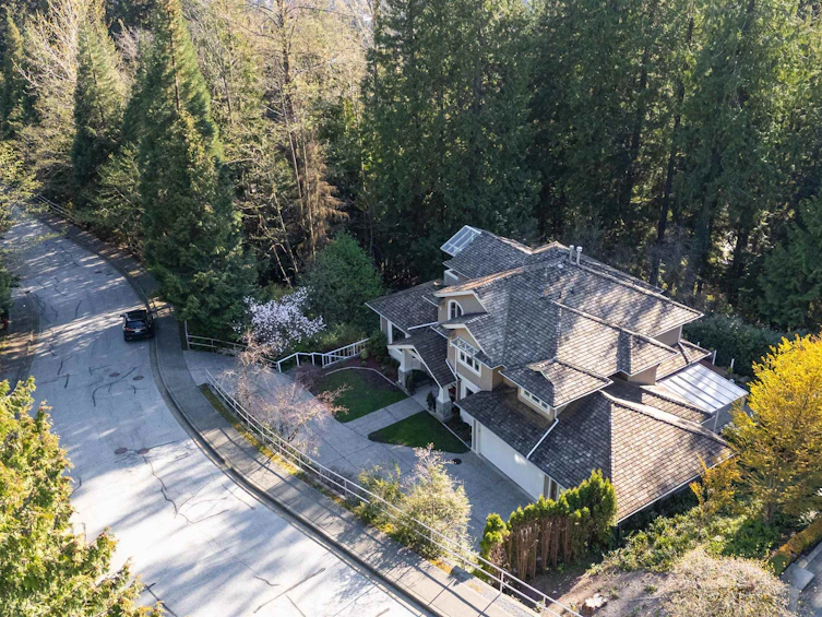 4905 Chalet Place, North Vancouver, BC, V7R 4X4 - 38