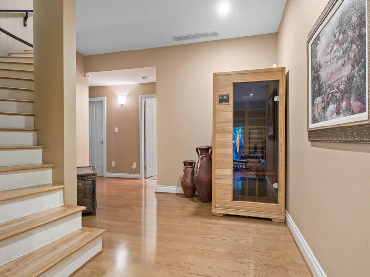 4905 Chalet Place, North Vancouver, BC, V7R 4X4 - 33